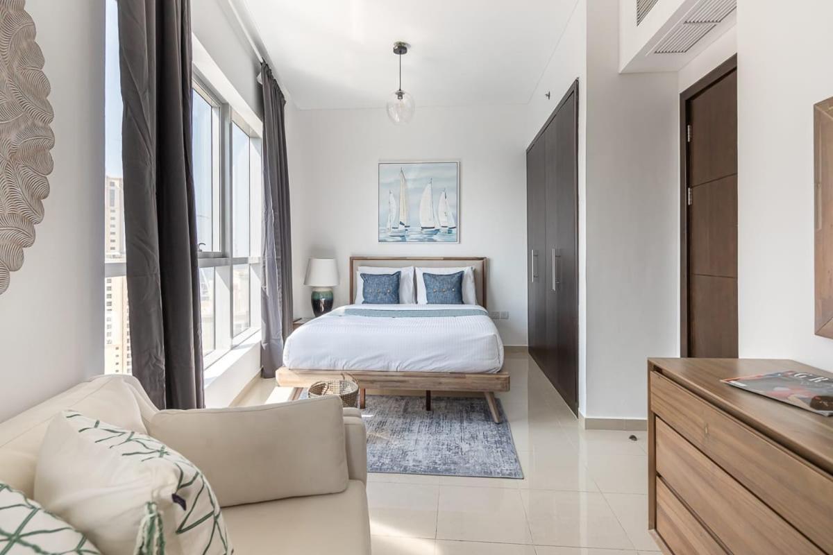 Frank Porter - Bay West 2 Apartment *